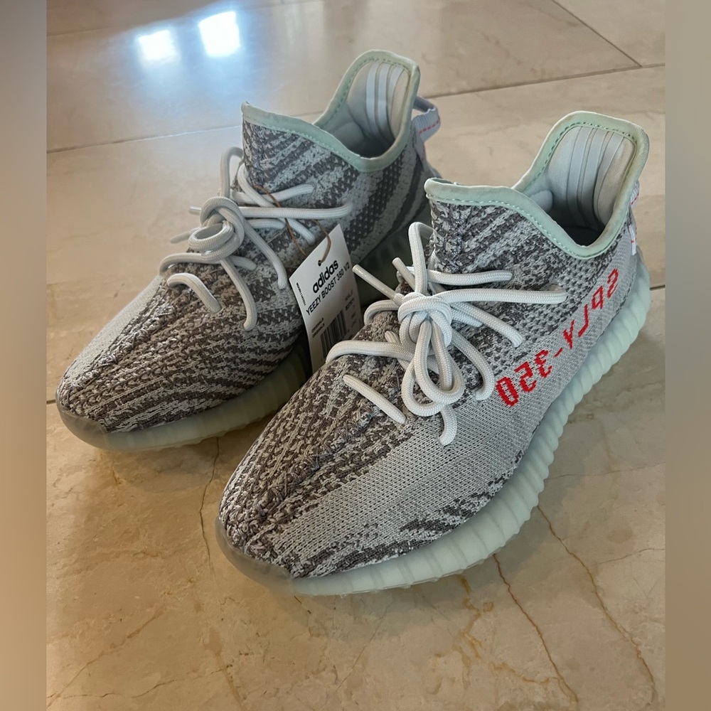 YEEZY BOOST BLUE TINT SIZE 7.5